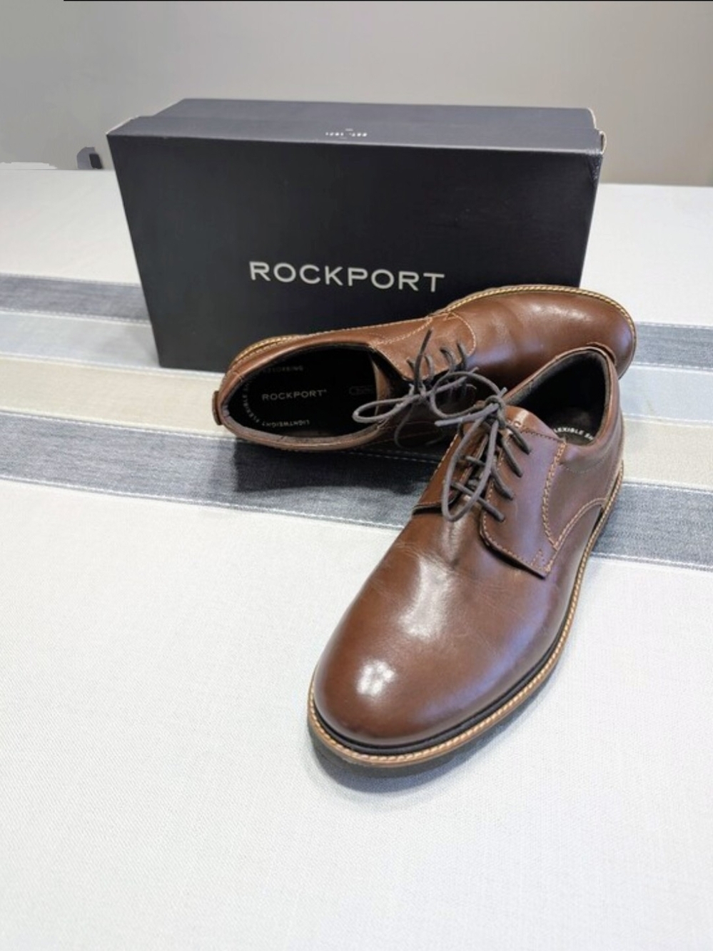 ROCKPORT Men's Brown Leather Light Weight Plain Toe Men's OXFORDs